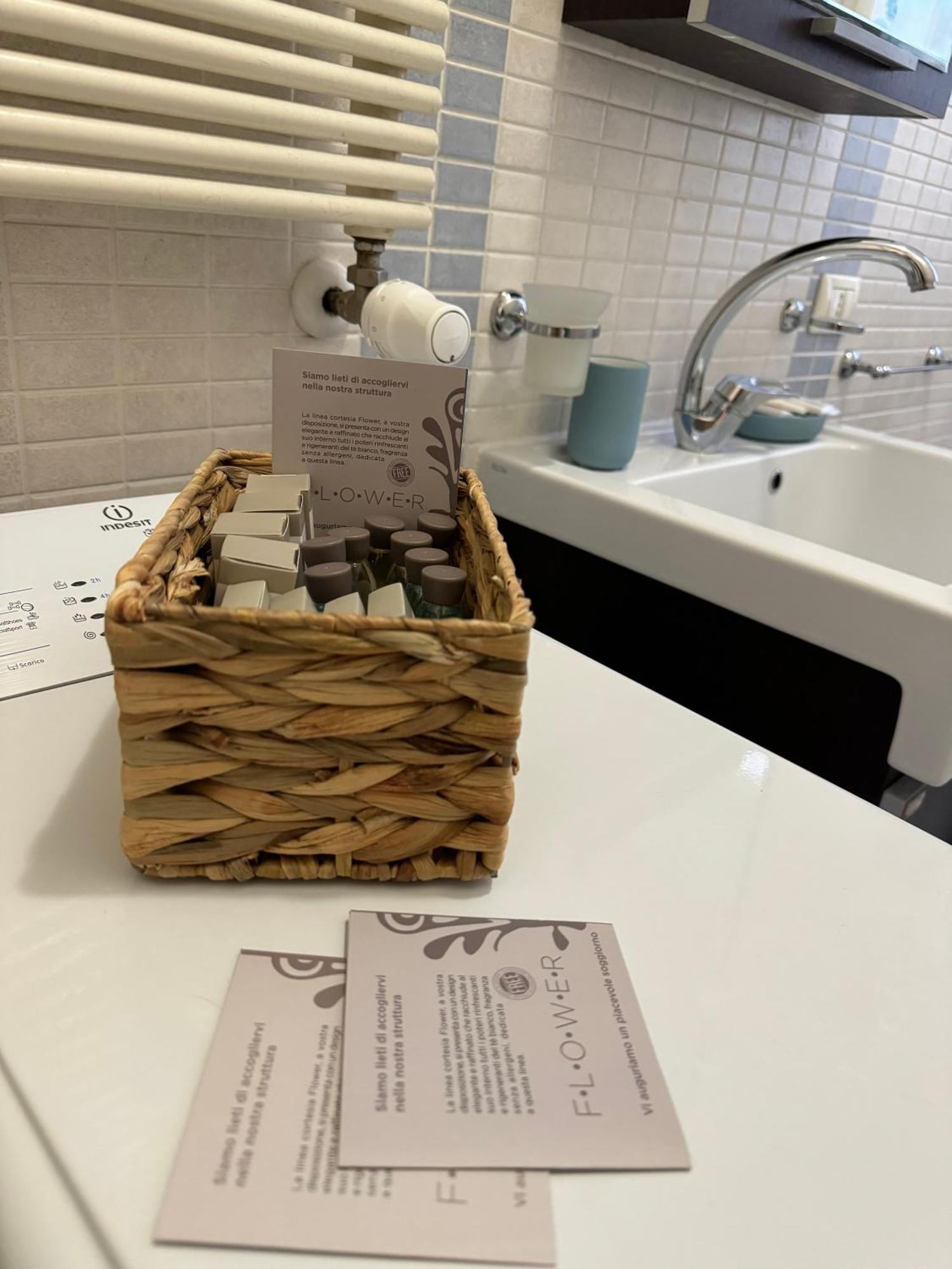 Dora Apartment Rome Bagian luar foto