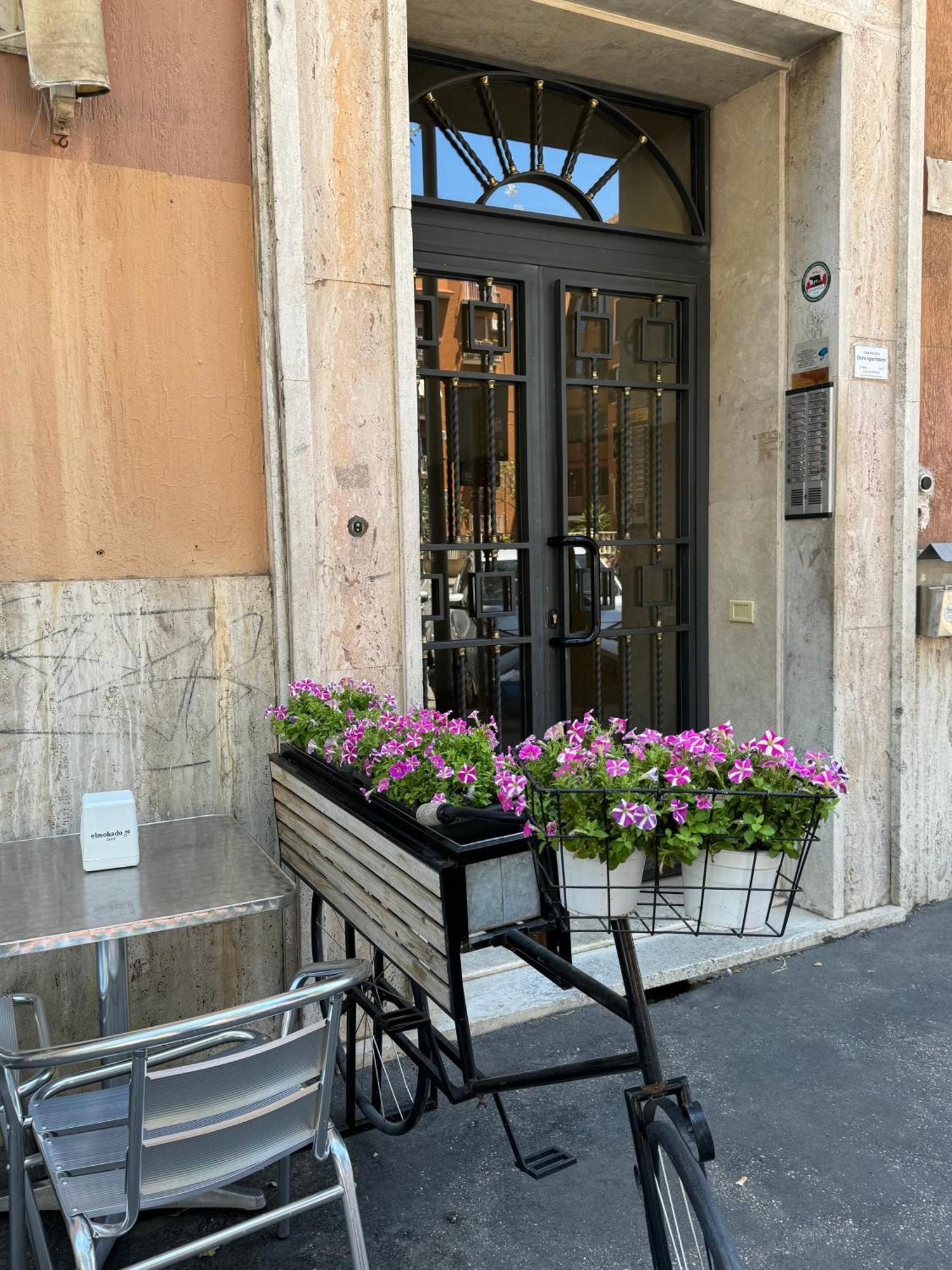 Dora Apartment Rome Bagian luar foto